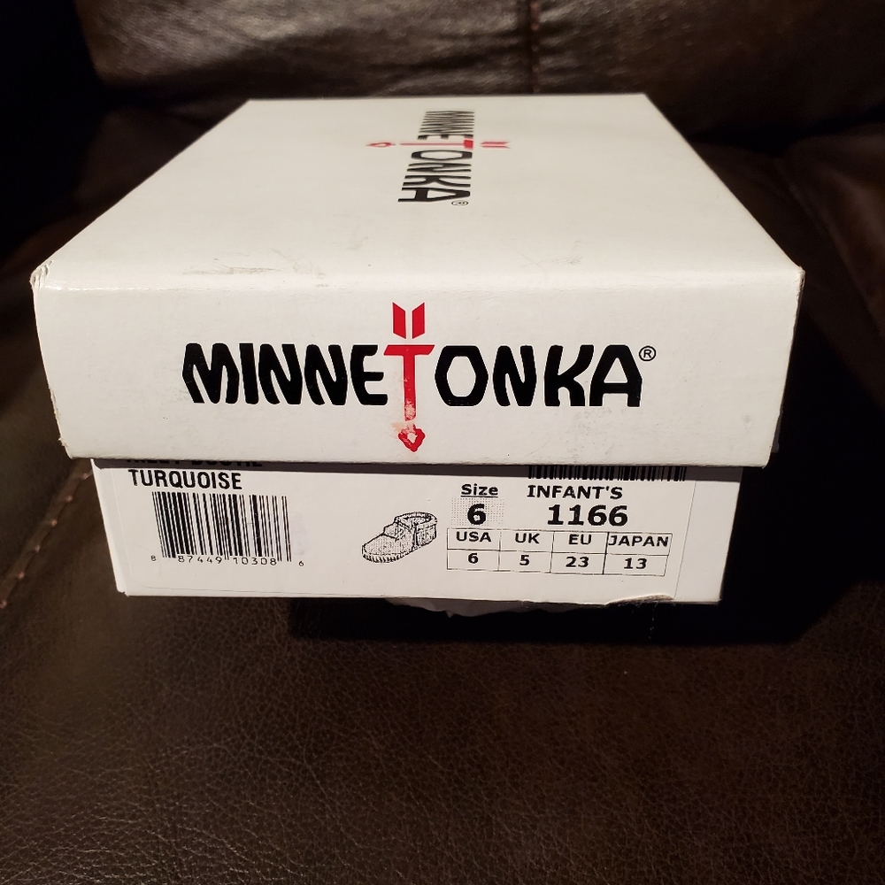 Minnetonka Riley Bootie Moccasin - Picture 5 of 5